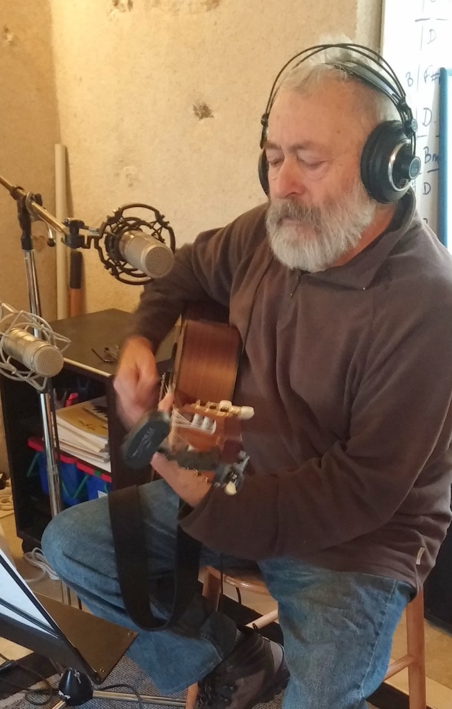 Séance enregistrement guitare et voix, Jean Gagneau 2015, vue de gauche